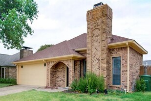 2929 Big Oaks Dr in Garland, TX - Building Photo