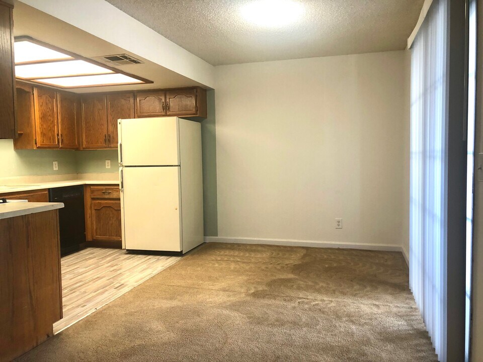 6617 W Tropicana Ave in Las Vegas, NV - Building Photo