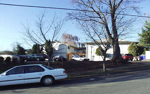 8611 N Willamette Blvd in Portland, OR - Building Photo