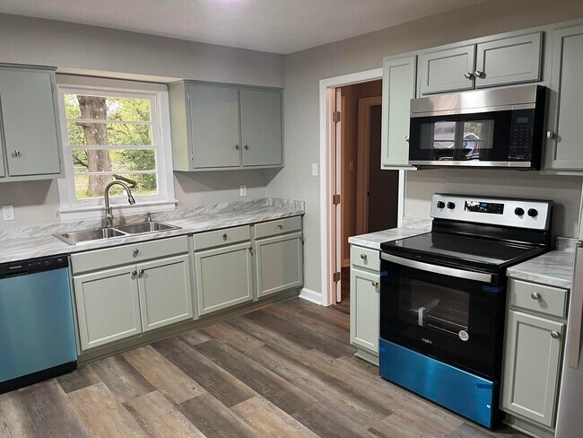 156 Sharyn Ln photo'