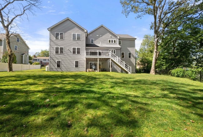 41 Peach Orchard Rd in Burlington, MA - Foto de edificio - Building Photo