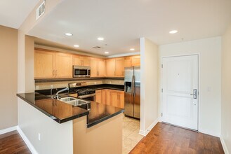 7100 Alvern St, Unit 411 in Los Angeles, CA - Building Photo - Building Photo