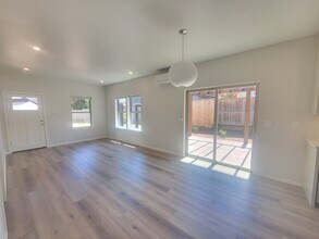 395 S Mountain Ave in Ashland, OR - Building Photo - Building Photo