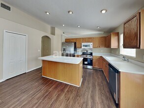 1012 Cristelle Jean Dr in Ruskin, FL - Building Photo - Building Photo