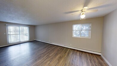 10028-10105 105 Ave in Grande Prairie, AB - Building Photo - Building Photo