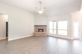 630 Crystal Lk Ln in Red Oak, TX - Building Photo - Building Photo