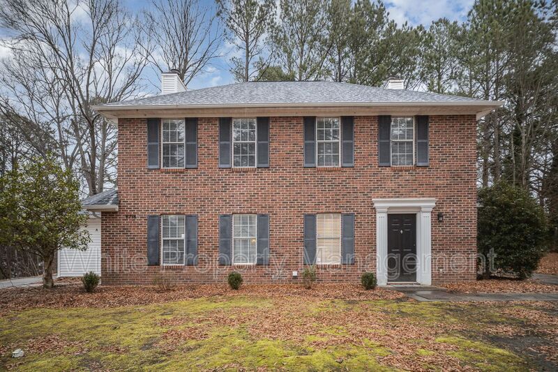 6716 Bevington Ridge Rd in Charlotte, NC - Foto de edificio