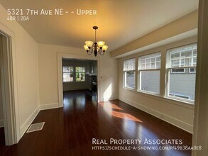 5321 7th Ave NE in Seattle, WA - Building Photo - Building Photo