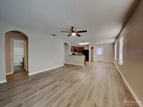 5406 Chase Canyon in San Antonio, TX - Foto de edificio - Building Photo