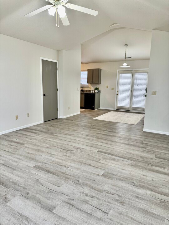 107 N 200 E in Columbia City, IN - Building Photo