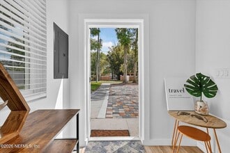 8778 Waterfront Terrace, Unit B in Jacksonville, FL - Building Photo - Building Photo