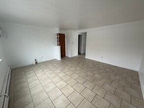 9575 Maple Dr in Rosemont, IL - Building Photo - Building Photo