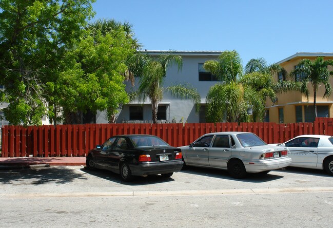 993-995 Bay Dr in Miami Beach, FL - Building Photo - Building Photo