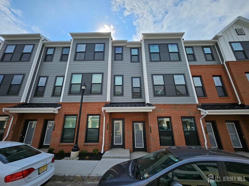 605 Parker Blvd in West Windsor Township, NJ - Building Photo