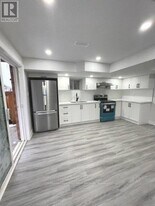 18 Malthouse Cres in Ajax, ON - Building Photo