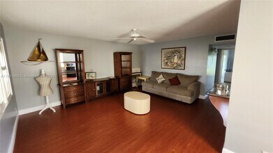 419 Saxony Way in Delray Beach, FL - Building Photo - Building Photo