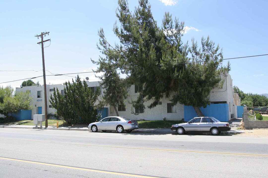 Avenue L Apartments in Lancaster, CA - Foto de edificio
