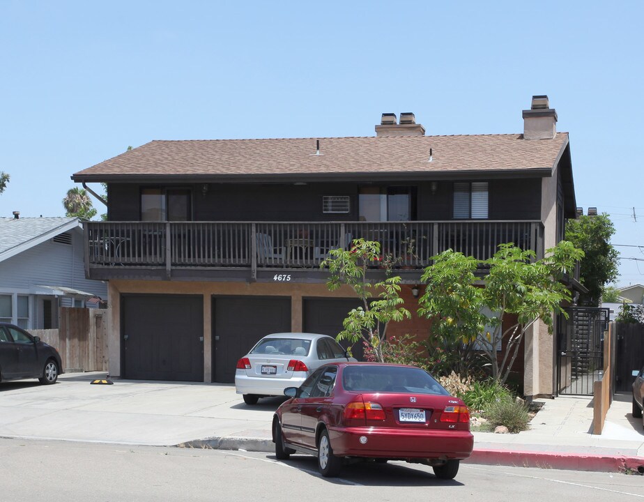 4675 Oregon St in San Diego, CA - Building Photo