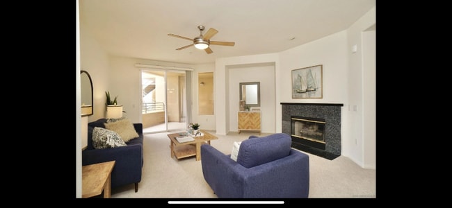 817 Kalpati Cir in Carlsbad, CA - Foto de edificio - Building Photo