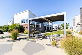 465 SW 12th St, Unit 2 in Des Moines, IA - Building Photo - Building Photo