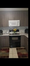 5485 W 22nd Ct in Hialeah, FL - Foto de edificio - Building Photo