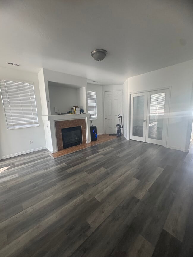 214 Foxboro Dr W in North Salt Lake, UT - Building Photo - Building Photo