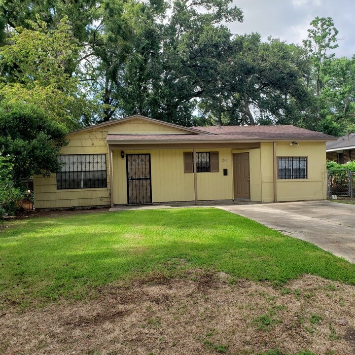 1241 W Chimes St in Baton Rouge, LA - Building Photo