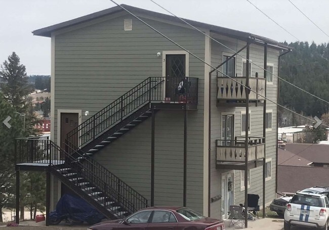 438 Montgomery St in Custer, SD - Building Photo - Building Photo