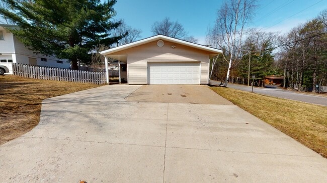 1301 Center St in Marquette, MI - Building Photo - Building Photo