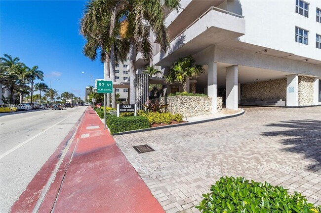 9225 Collins Ave in Surfside, FL - Building Photo - Building Photo