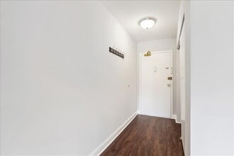 1300 Army Navy Dr, Unit 225 in Arlington, VA - Building Photo - Building Photo