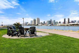 Bayside at Coronado in Coronado, CA - Foto de edificio - Building Photo