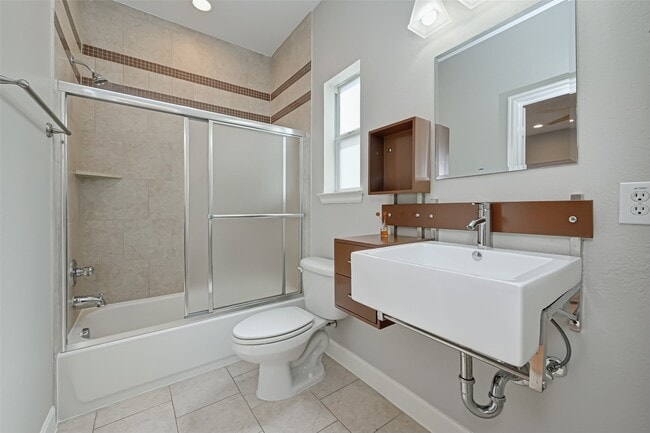property at 2748 Clay St