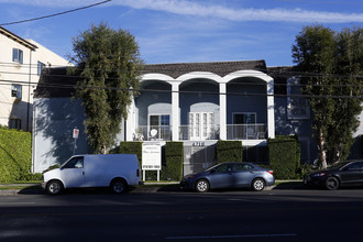 Sherman Oaks Towers in Sherman Oaks, CA - Building Photo - Primary Photo