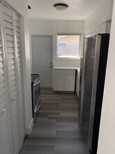 320 NW 34th Ave in Miami, FL - Foto de edificio - Building Photo