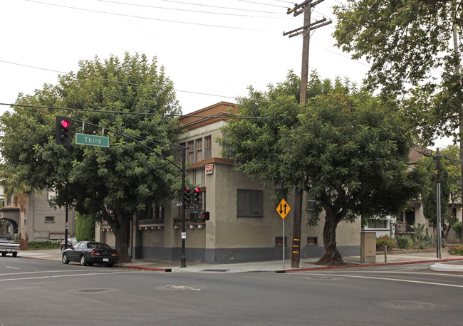 99 E Julian St in San Jose, CA - Foto de edificio - Building Photo