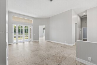 849 Crestview Cir in Weston, FL - Building Photo - Building Photo