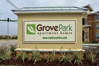 Grove Park Apartment Homes in Port St. Lucie, FL - Foto de edificio - Building Photo