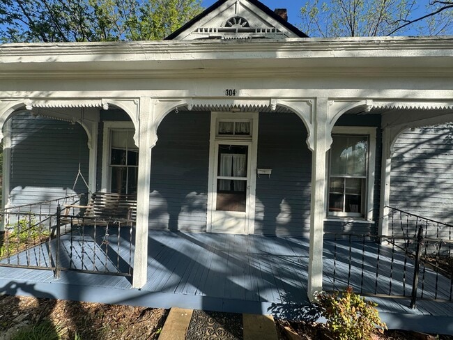 property at 304 W Pine