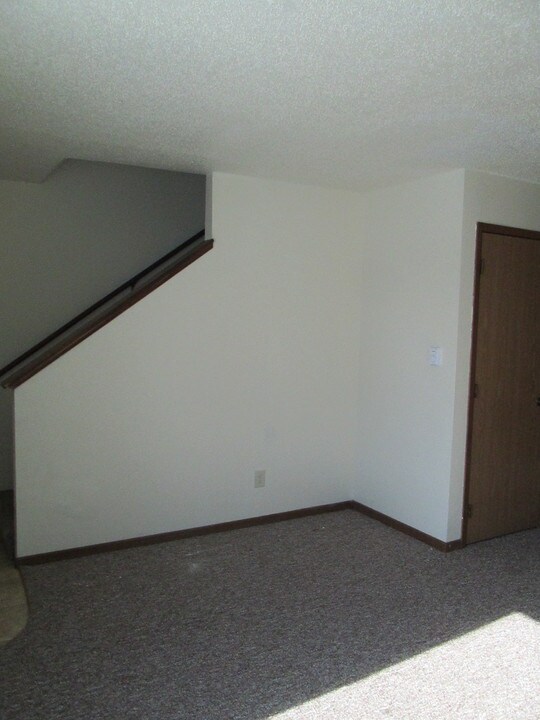 100 Ludland Dr Photo