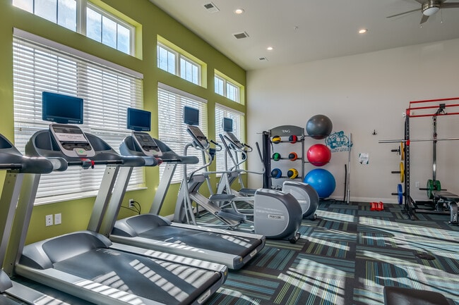 Jade at North Hills in Menomonee Falls, WI - Foto de edificio - Interior Photo