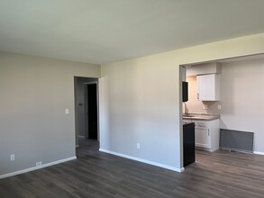 6th and College in Milwaukee, WI - Building Photo - Interior Photo