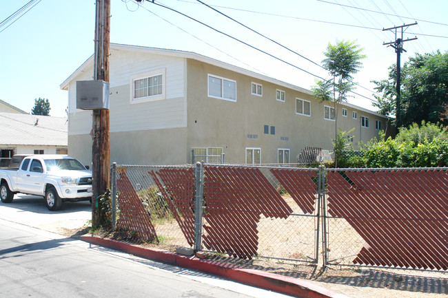 1731 Elliott Dr in Burbank, CA - Foto de edificio - Building Photo