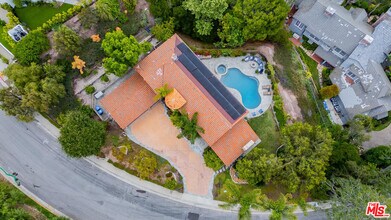 17589 Camino De Yatasto in Los Angeles, CA - Building Photo - Building Photo