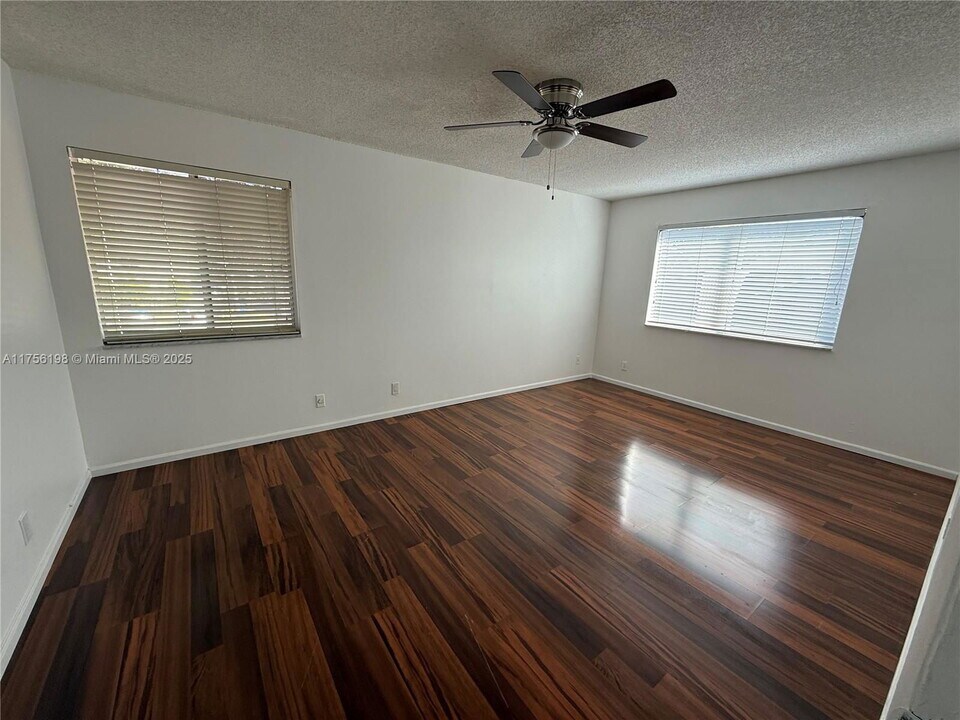 2125 NW 57th Ave in Lauderhill, FL - Building Photo
