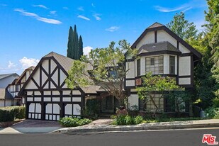 10134 Baywood Ct in Los Angeles, CA - Building Photo