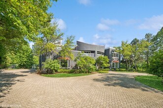 2305 Tennyson Ln in Highland Park, IL - Building Photo - Building Photo