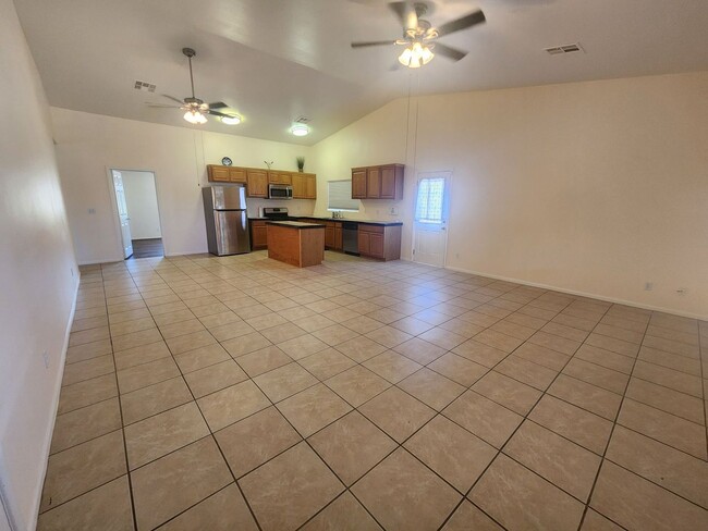 74483 Twilight Dr in Twentynine Palms, CA - Foto de edificio - Building Photo