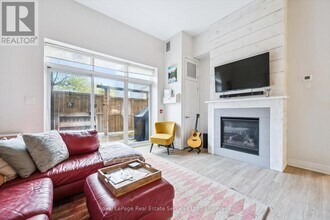 459-459 Kerr St in Oakville, ON - Building Photo - Building Photo