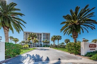 240 Sand Key Estates Dr in Clearwater, FL - Building Photo - Building Photo